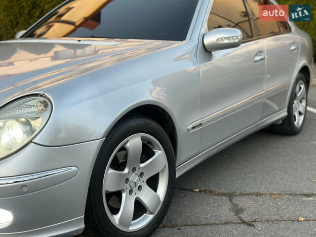 Серый Мерседес Е-Класс, объемом двигателя 2.99 л и пробегом 330 тыс. км за 7200 $, фото 7 на Automoto.ua