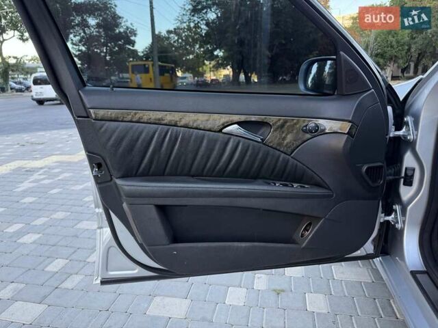 Серый Мерседес Е-Класс, объемом двигателя 2.99 л и пробегом 300 тыс. км за 8400 $, фото 37 на Automoto.ua