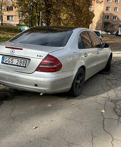 Серый Мерседес Е-Класс, объемом двигателя 2.7 л и пробегом 350 тыс. км за 2900 $, фото 18 на Automoto.ua