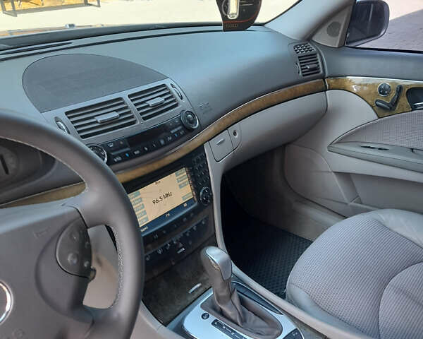 Сірий Мерседес Е-Клас, об'ємом двигуна 3.22 л та пробігом 352 тис. км за 8750 $, фото 10 на Automoto.ua