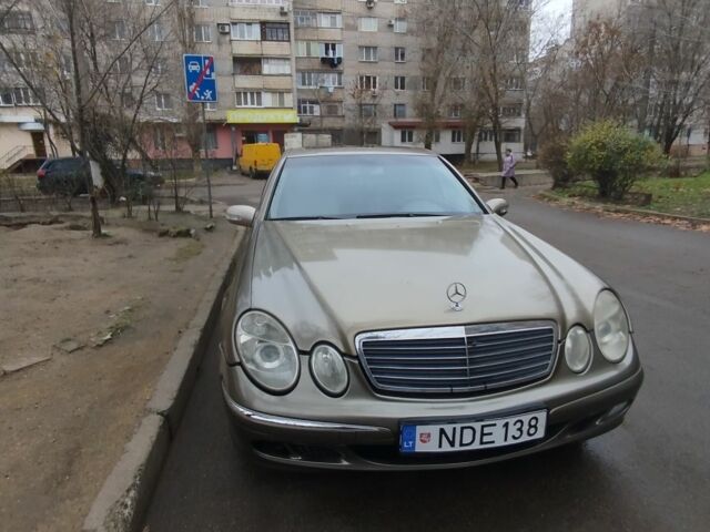 Сірий Мерседес Е-Клас, об'ємом двигуна 2 л та пробігом 500 тис. км за 3450 $, фото 1 на Automoto.ua