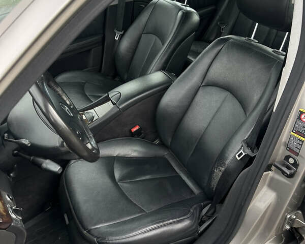 Мерседес Е-Клас 2005 у Львові на Automoto.ua Сірий Мерседес Е-Клас, об'ємом двигуна 1.8 л та пробігом 217 тис. км за 7000 $, фото 9 на Automoto.ua