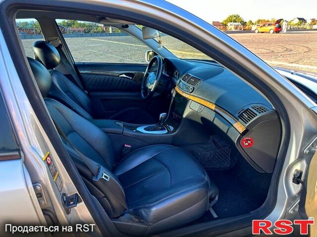 Серый Мерседес Е-Класс, объемом двигателя 3.2 л и пробегом 340 тыс. км за 7400 $, фото 5 на Automoto.ua