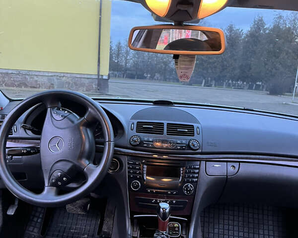 Серый Мерседес Е-Класс, объемом двигателя 2.2 л и пробегом 448 тыс. км за 6400 $, фото 14 на Automoto.ua