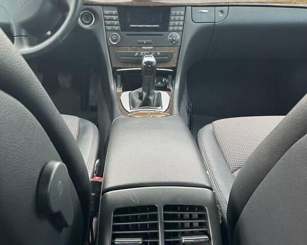 Сірий Мерседес Е-Клас, об'ємом двигуна 3 л та пробігом 245 тис. км за 10500 $, фото 21 на Automoto.ua