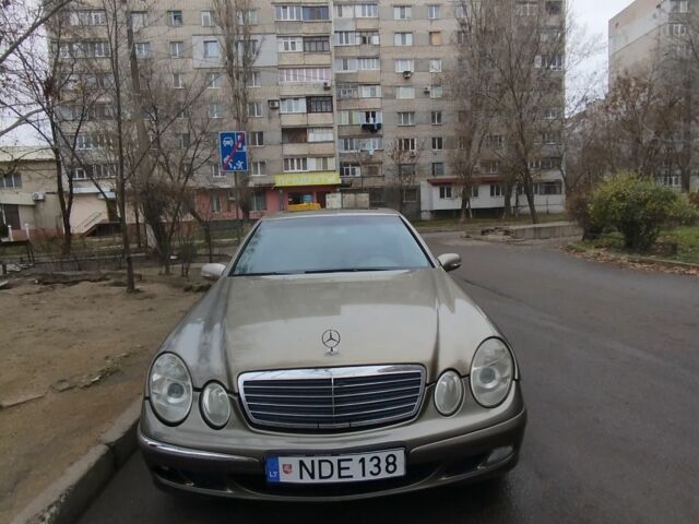 Сірий Мерседес Е-Клас, об'ємом двигуна 2 л та пробігом 500 тис. км за 3450 $, фото 2 на Automoto.ua