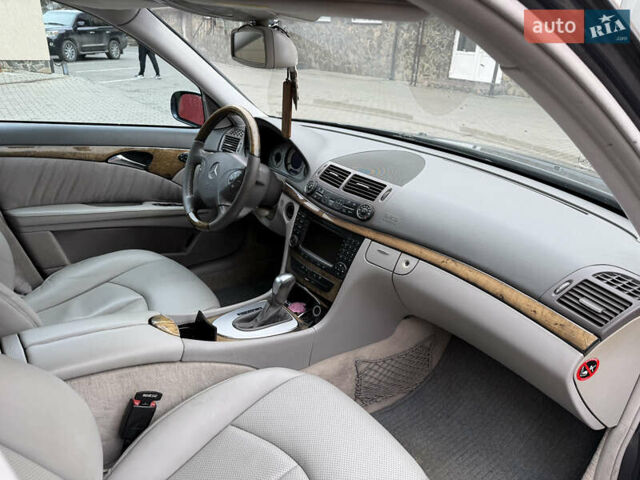 Сірий Мерседес Е-Клас, об'ємом двигуна 3.2 л та пробігом 267 тис. км за 7200 $, фото 13 на Automoto.ua