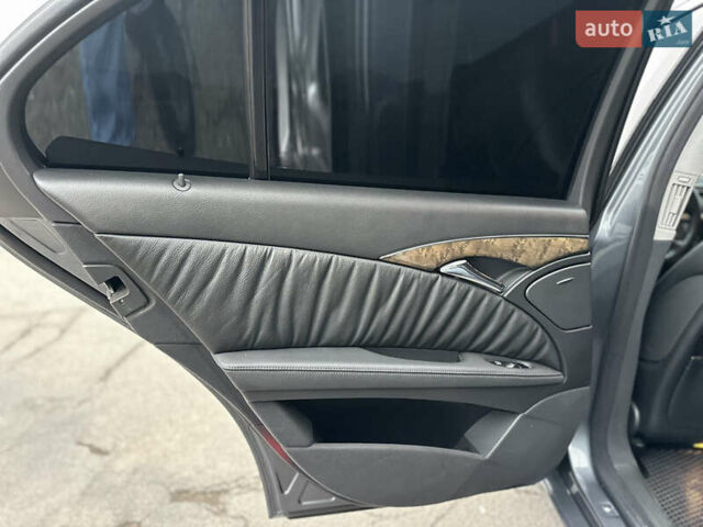 Серый Мерседес Е-Класс, объемом двигателя 3 л и пробегом 362 тыс. км за 8500 $, фото 26 на Automoto.ua