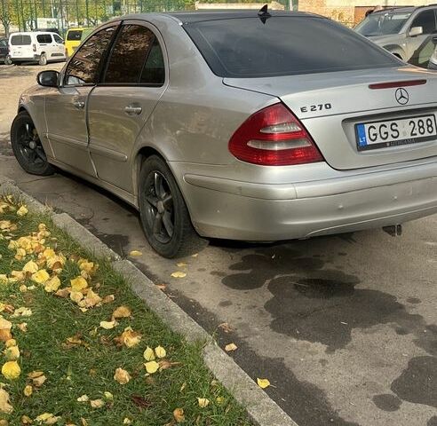 Сірий Мерседес Е-Клас, об'ємом двигуна 2.7 л та пробігом 350 тис. км за 2919 $, фото 2 на Automoto.ua