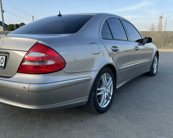 Серый Мерседес Е-Класс, объемом двигателя 3 л и пробегом 362 тыс. км за 8500 $, фото 5 на Automoto.ua