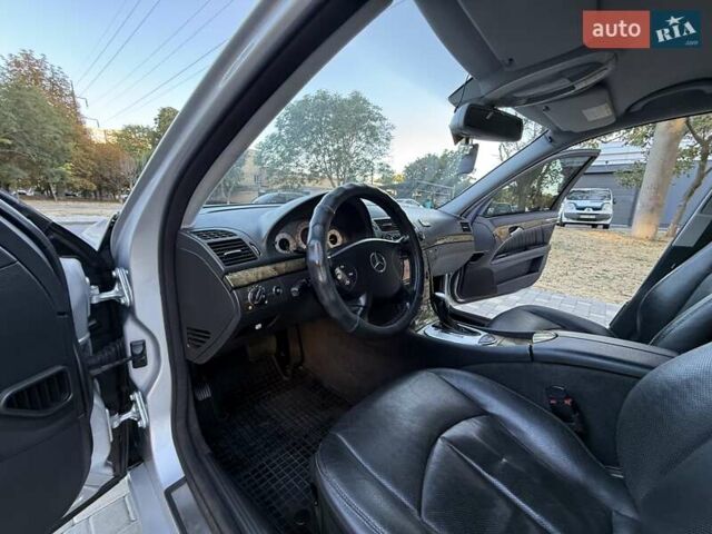 Серый Мерседес Е-Класс, объемом двигателя 2.99 л и пробегом 300 тыс. км за 8400 $, фото 43 на Automoto.ua