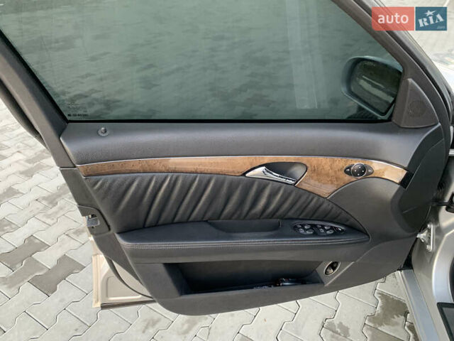 Серый Мерседес Е-Класс, объемом двигателя 3.2 л и пробегом 367 тыс. км за 8000 $, фото 31 на Automoto.ua