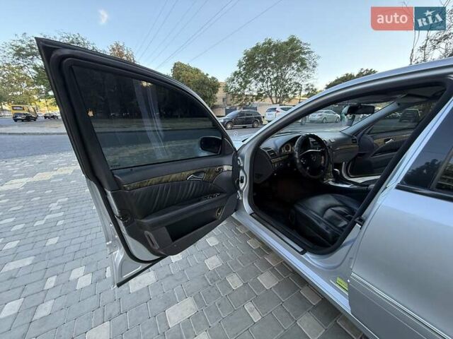 Серый Мерседес Е-Класс, объемом двигателя 2.99 л и пробегом 300 тыс. км за 8400 $, фото 32 на Automoto.ua