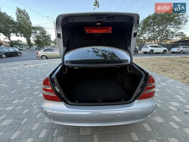 Серый Мерседес Е-Класс, объемом двигателя 2.99 л и пробегом 300 тыс. км за 8400 $, фото 85 на Automoto.ua