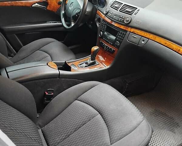 Серый Мерседес Е-Класс, объемом двигателя 1.8 л и пробегом 172 тыс. км за 7500 $, фото 7 на Automoto.ua