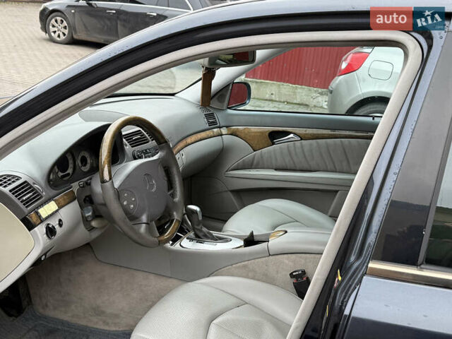 Сірий Мерседес Е-Клас, об'ємом двигуна 3.2 л та пробігом 267 тис. км за 7200 $, фото 15 на Automoto.ua