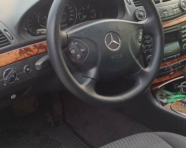 Сірий Мерседес Е-Клас, об'ємом двигуна 2.1 л та пробігом 283 тис. км за 7800 $, фото 7 на Automoto.ua