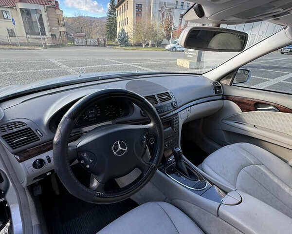 Сірий Мерседес Е-Клас, об'ємом двигуна 2.2 л та пробігом 290 тис. км за 8199 $, фото 10 на Automoto.ua