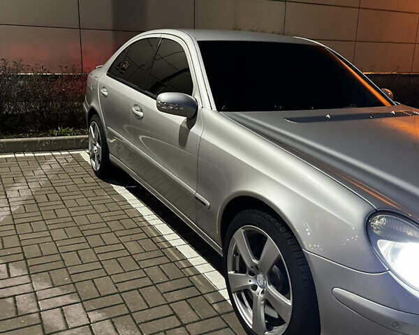 Серый Мерседес Е-Класс, объемом двигателя 2 л и пробегом 198 тыс. км за 7000 $, фото 1 на Automoto.ua