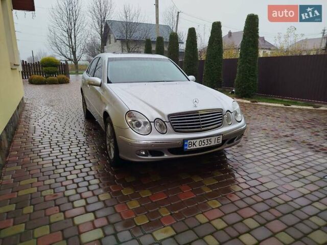 Серый Мерседес Е-Класс, объемом двигателя 1.8 л и пробегом 172 тыс. км за 7500 $, фото 1 на Automoto.ua