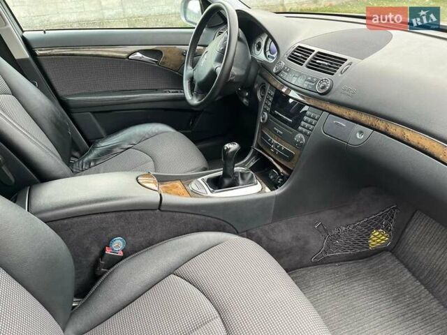 Сірий Мерседес Е-Клас, об'ємом двигуна 3 л та пробігом 245 тис. км за 10500 $, фото 25 на Automoto.ua