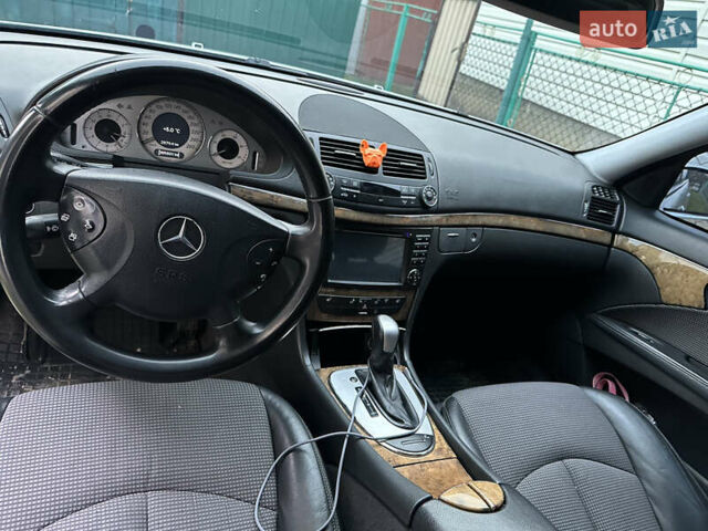 Серый Мерседес Е-Класс, объемом двигателя 2.2 л и пробегом 361 тыс. км за 7500 $, фото 17 на Automoto.ua