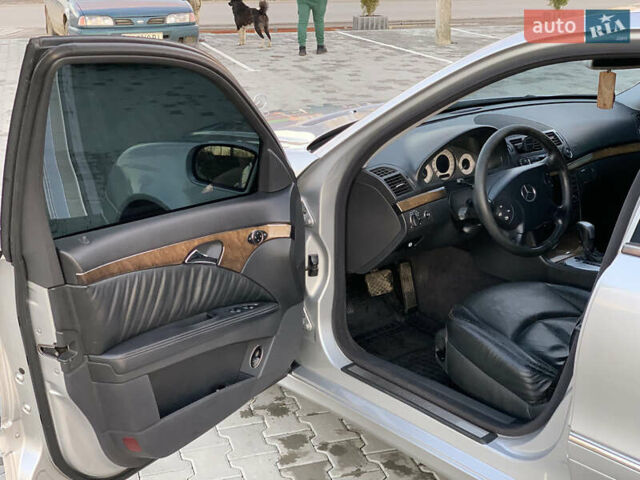 Серый Мерседес Е-Класс, объемом двигателя 3.2 л и пробегом 367 тыс. км за 8000 $, фото 14 на Automoto.ua