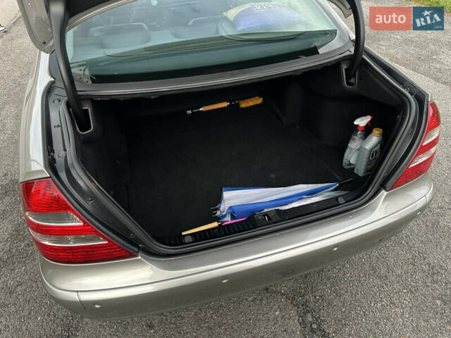 Мерседес Е-Клас 2005 у Львові на Automoto.ua Сірий Мерседес Е-Клас, об'ємом двигуна 1.8 л та пробігом 217 тис. км за 7000 $, фото 18 на Automoto.ua