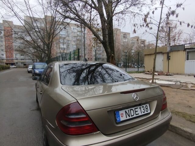 Сірий Мерседес Е-Клас, об'ємом двигуна 2 л та пробігом 500 тис. км за 3450 $, фото 3 на Automoto.ua