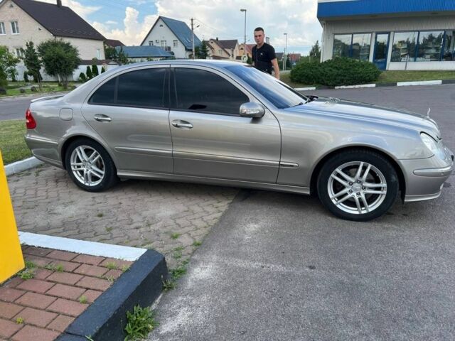 Серый Мерседес Е-Класс, объемом двигателя 3 л и пробегом 376 тыс. км за 8500 $, фото 1 на Automoto.ua