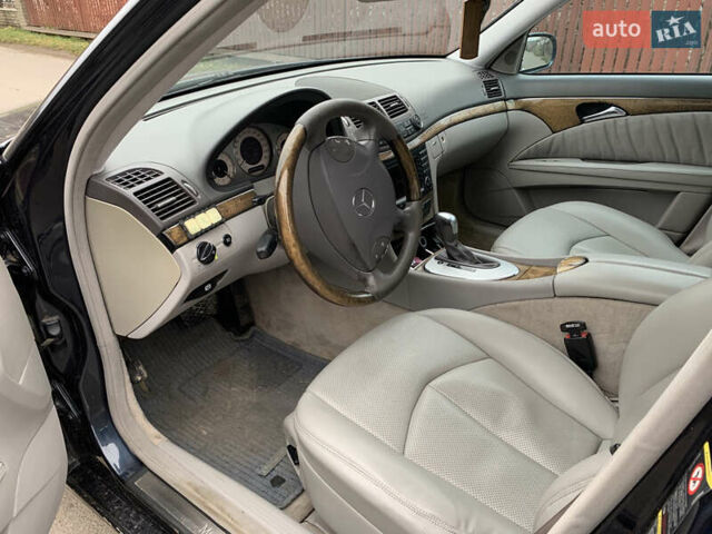 Сірий Мерседес Е-Клас, об'ємом двигуна 3.2 л та пробігом 265 тис. км за 7999 $, фото 6 на Automoto.ua