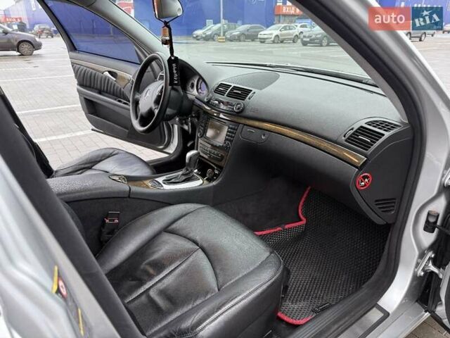 Серый Мерседес Е-Класс, объемом двигателя 2.6 л и пробегом 293 тыс. км за 7800 $, фото 3 на Automoto.ua