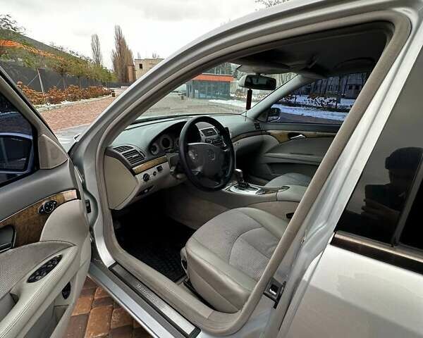 Сірий Мерседес Е-Клас, об'ємом двигуна 1.8 л та пробігом 268 тис. км за 6500 $, фото 9 на Automoto.ua