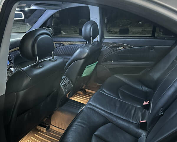 Серый Мерседес Е-Класс, объемом двигателя 3.22 л и пробегом 275 тыс. км за 8000 $, фото 7 на Automoto.ua