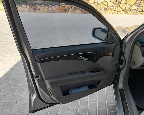 Сірий Мерседес Е-Клас, об'ємом двигуна 3.22 л та пробігом 352 тис. км за 8750 $, фото 6 на Automoto.ua