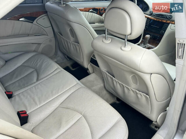 Серый Мерседес Е-Класс, объемом двигателя 3.5 л и пробегом 260 тыс. км за 8500 $, фото 18 на Automoto.ua