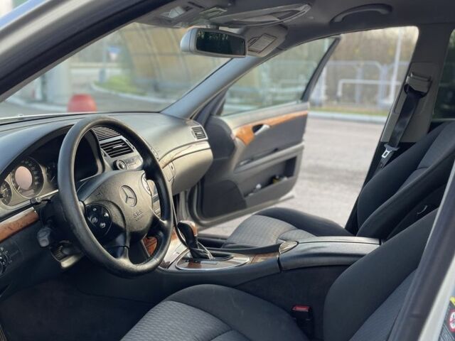 Серый Мерседес Е-Класс, объемом двигателя 2.2 л и пробегом 340 тыс. км за 3200 $, фото 4 на Automoto.ua