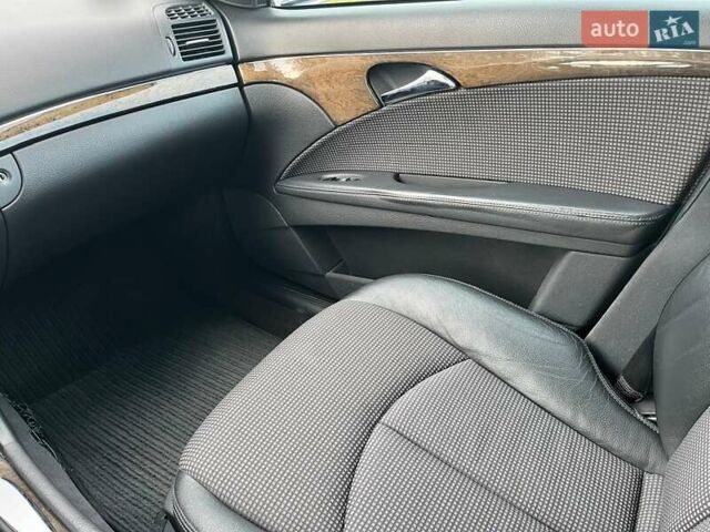 Сірий Мерседес Е-Клас, об'ємом двигуна 3 л та пробігом 245 тис. км за 10500 $, фото 22 на Automoto.ua