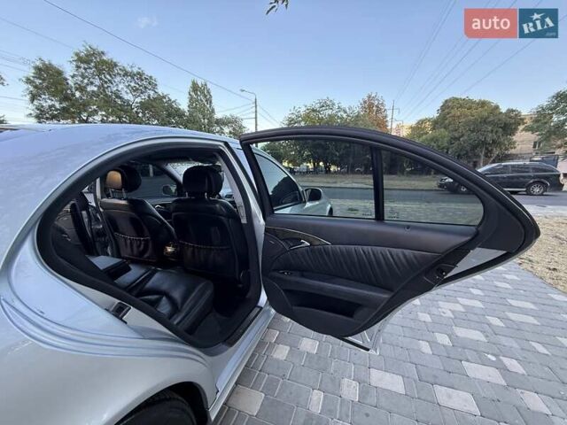 Серый Мерседес Е-Класс, объемом двигателя 2.99 л и пробегом 300 тыс. км за 8400 $, фото 72 на Automoto.ua