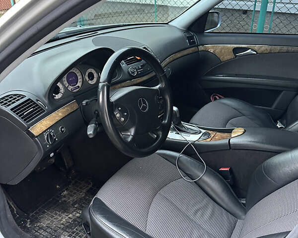 Серый Мерседес Е-Класс, объемом двигателя 2.2 л и пробегом 361 тыс. км за 7500 $, фото 18 на Automoto.ua