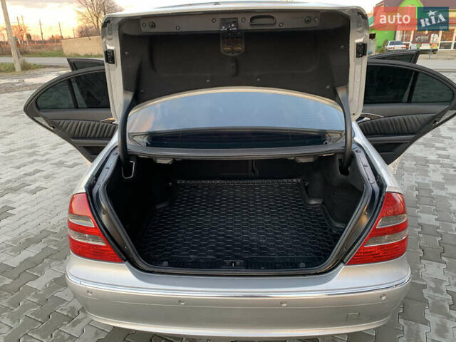Серый Мерседес Е-Класс, объемом двигателя 3.2 л и пробегом 367 тыс. км за 8000 $, фото 23 на Automoto.ua