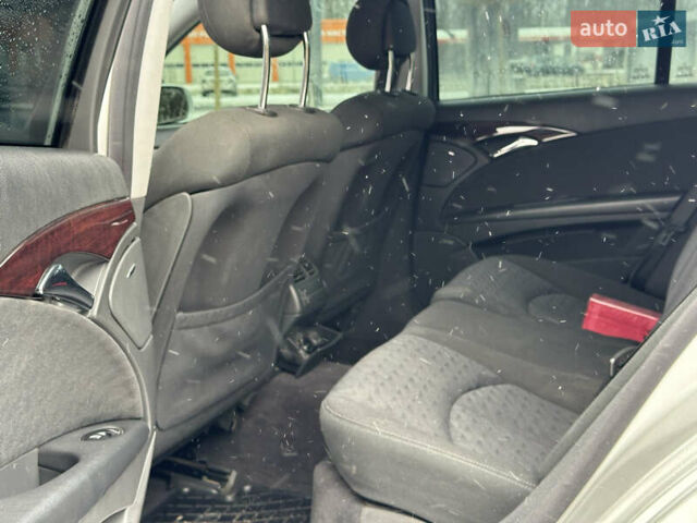 Серый Мерседес Е-Класс, объемом двигателя 2.2 л и пробегом 305 тыс. км за 7500 $, фото 7 на Automoto.ua