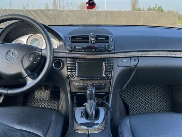 Серый Мерседес Е-Класс, объемом двигателя 3 л и пробегом 376 тыс. км за 8500 $, фото 5 на Automoto.ua