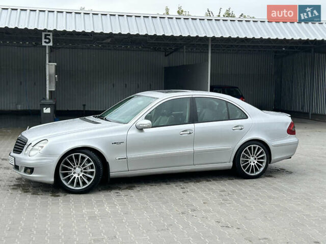 Сірий Мерседес Е-Клас, об'ємом двигуна 4 л та пробігом 320 тис. км за 6800 $, фото 1 на Automoto.ua