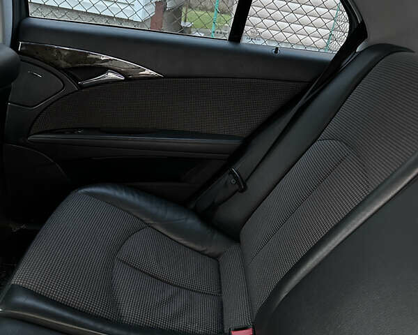 Серый Мерседес Е-Класс, объемом двигателя 2.2 л и пробегом 361 тыс. км за 7500 $, фото 13 на Automoto.ua