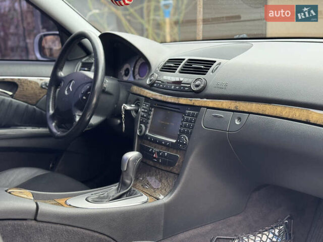 Серый Мерседес Е-Класс, объемом двигателя 3.2 л и пробегом 308 тыс. км за 8250 $, фото 58 на Automoto.ua