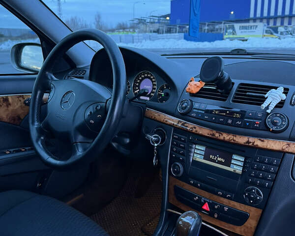 Серый Мерседес Е-Класс, объемом двигателя 2.99 л и пробегом 350 тыс. км за 8199 $, фото 35 на Automoto.ua