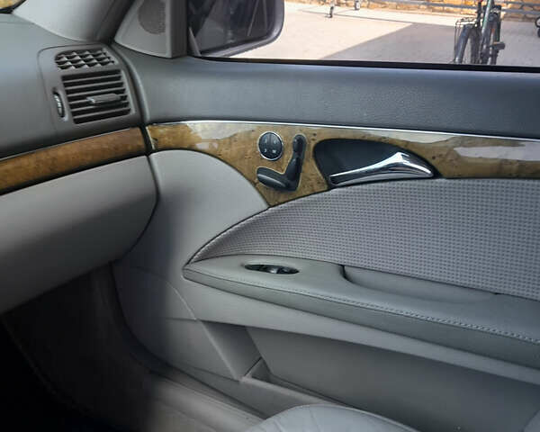 Сірий Мерседес Е-Клас, об'ємом двигуна 3.22 л та пробігом 352 тис. км за 8750 $, фото 13 на Automoto.ua