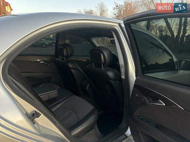 Серый Мерседес Е-Класс, объемом двигателя 2.99 л и пробегом 330 тыс. км за 7200 $, фото 16 на Automoto.ua