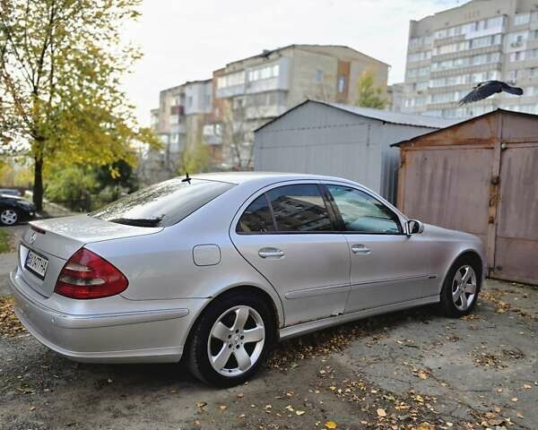 Сірий Мерседес Е-Клас, об'ємом двигуна 3 л та пробігом 300 тис. км за 5300 $, фото 1 на Automoto.ua
